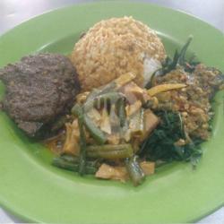 Nasi Rendang Ati ..sayur Daun Singkong.sambal Ijo