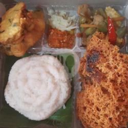 Nasi Ayam Kremes Kampung