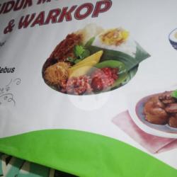 Nasi Uduk Tambah Jengkol Semur, Orek Tempe, Bihun