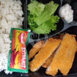 Nasi Chicken Katsu Saus Pedas   Es Teh