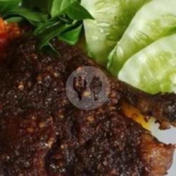 Ayam Sambal Hitam Goreng  Nasi Tahu Tempe Teh Obeng