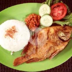 Nasi Ikan Nila Goreng