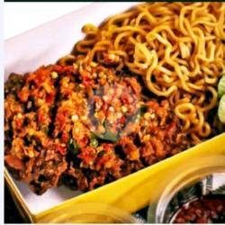 Mie Geprek Ayam Sambal Balado