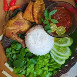 Paket Ayam Penyet Paha Tahu Tempe  Nasi,sambel Terasi Pedas Manis,lalapan