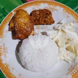 Nasi Ayam Paha Atas Goreng   Tempe/tahu   Sambal   Lalap