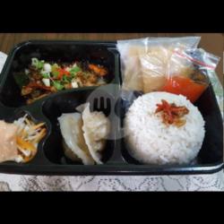 Nasi Bento Ayam Lada Hitam