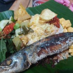 Nasi Bungkus Ikan Dencis Goreng Balado