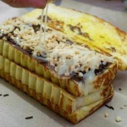 Roti Bakar Coklat Kacang