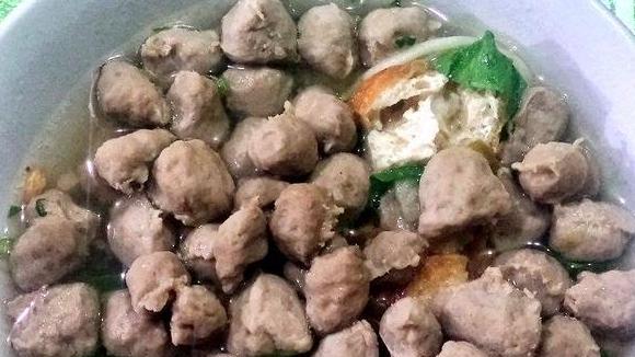 Bakso Krikil dan Tenis Pak Bendot, Bandongan-Kaliangkrik