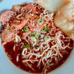 Mie Kuah Pedas Manis Topping Baso Ayam