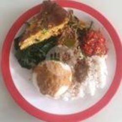 Nasi Rendang Plus Telor Dadar