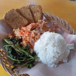 Nasi   Ayam   Tempe Geprek