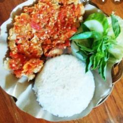 Lalapan Ayam Geprek  Sambel Mateng