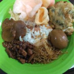 Paket Nasi Uduk Bakwan   Jengkol   Semur Telor