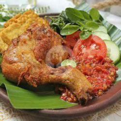 Ayam Goreng Garing Sambal Lalapan