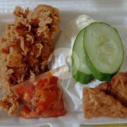 Nasi   Ayam Kriting Pedas   Tempe   Lalapan   Free Es Teh