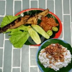 Nasi Uduk Pecel Lele Sambal Mentah Segar