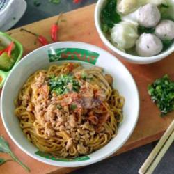 Mie Gacoran Vampir Pedas Plus Bakso Kuah Special