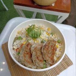 Garlic Fried Rice W/ Gyoza Chicken