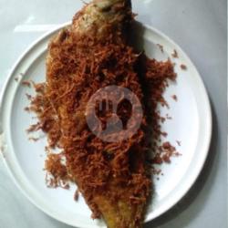 Nasi Ikan Krapu Goreng Serundeng