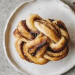 Cinnamon Coffee Braid