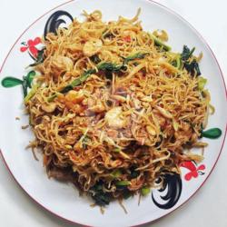 Bakmi/kwetiau/bihun Spesial (goreng/kuah)