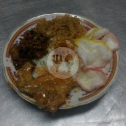 Nasi Uduk Sayap Ayam