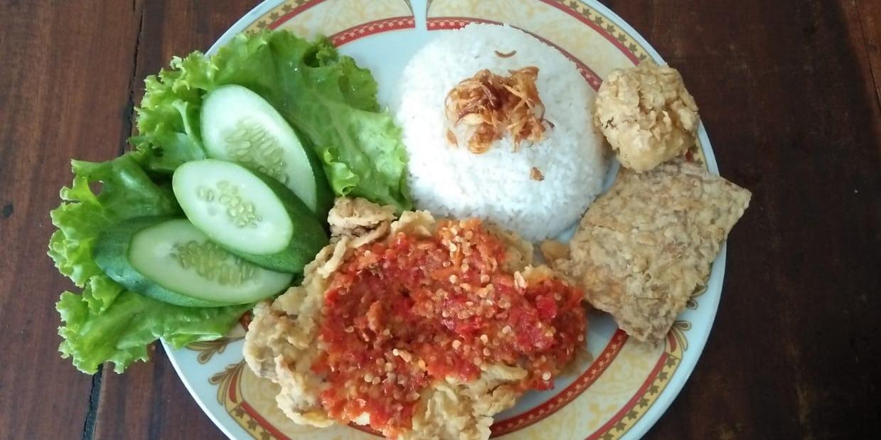 Ayam Goreng Bu Ning Penyet Dan Kremes, Besi Utama