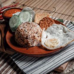 Nasi Tutug Oncom Telor Komplit