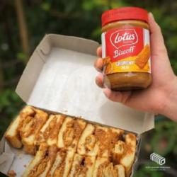 Roti Bakar Lotus Biscoff Keju