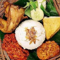 Jumbo Nasi Lalapan Ayam Raja