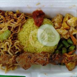 Nasi Kuning Lauk Sate Rempela Ati