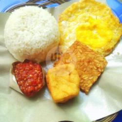 Nasi 3t (telur Tempe Tahu)   Sambal