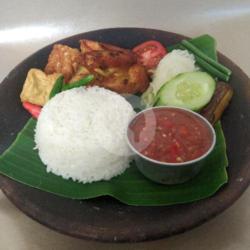 Nasi Tempong Ayam Dada Lalapan