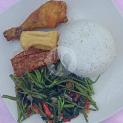 Paket Hemat Tumis Kangkung   Ayam Goreng   Nasi Putih