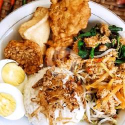 Nasi Urap Telur