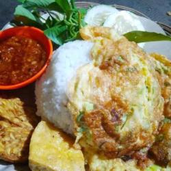 Nasi Penyetan Telur Ceplok   Tahu Tempe