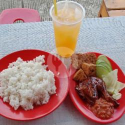 Paket Puas Komplit Nasi   Paha Ayam Bakar   Tahu Tempe   Es Jeruk