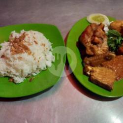 Ayam, Tempe, Nasi Uduk