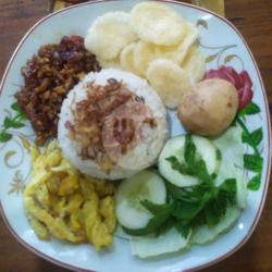 Nasi Uduk Telur Utuh