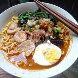 Mie Ramen Pedas Sedang