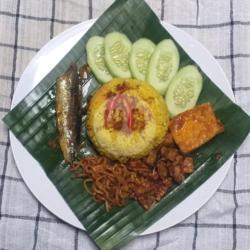 Nasi Kuning Tongkol Goreng