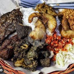 Nasi Babat Paru Usus   Srundeng   Sambel Super Pedes