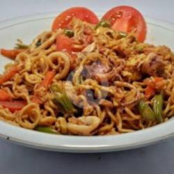 Mie Goreng Setan   Telor   Lalapan   Teh Goyang