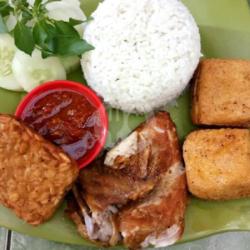 Nasi Ayam Goreng   Tahu Tempe