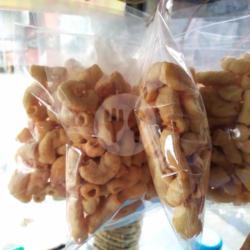 Snack Makaroni Pedas