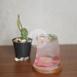 Blossom Lychee (mocktail)