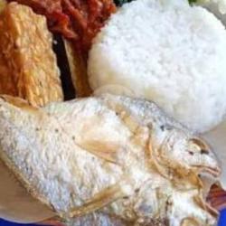 Penyetan Ikan Asin Dan Terong