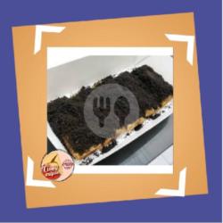 Pisang Coklat Lumer Toping Oreo