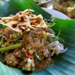 Pecel Pincuk Sayuran   Telor Balado.